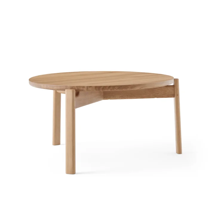 Der Passage Lounge Tisch von Audo in Eiche natur, Ø 70 cm