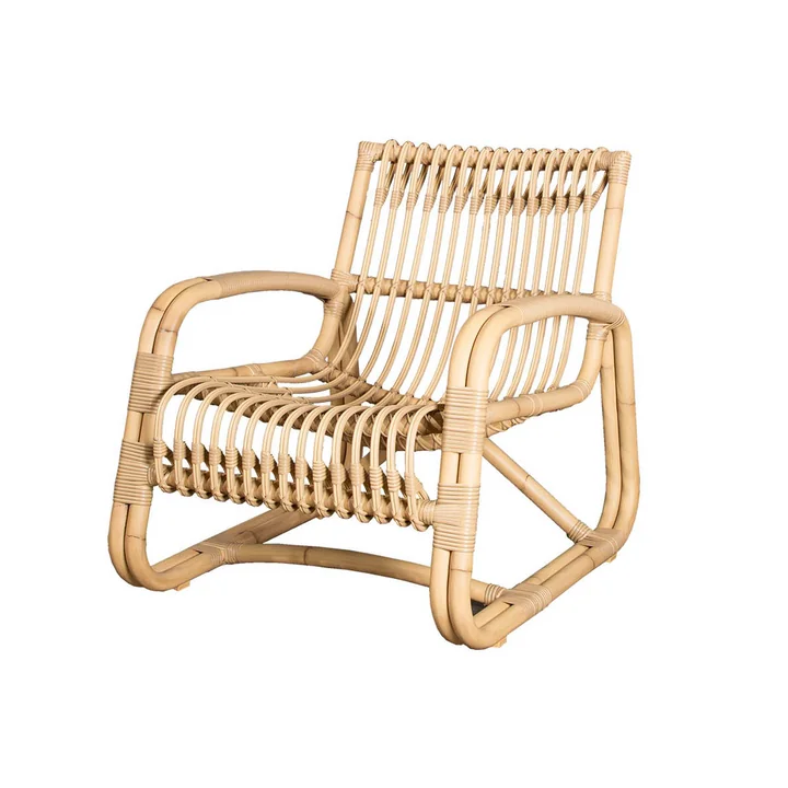 Der Curve Loungesessel Outdoor von Cane-line, natural