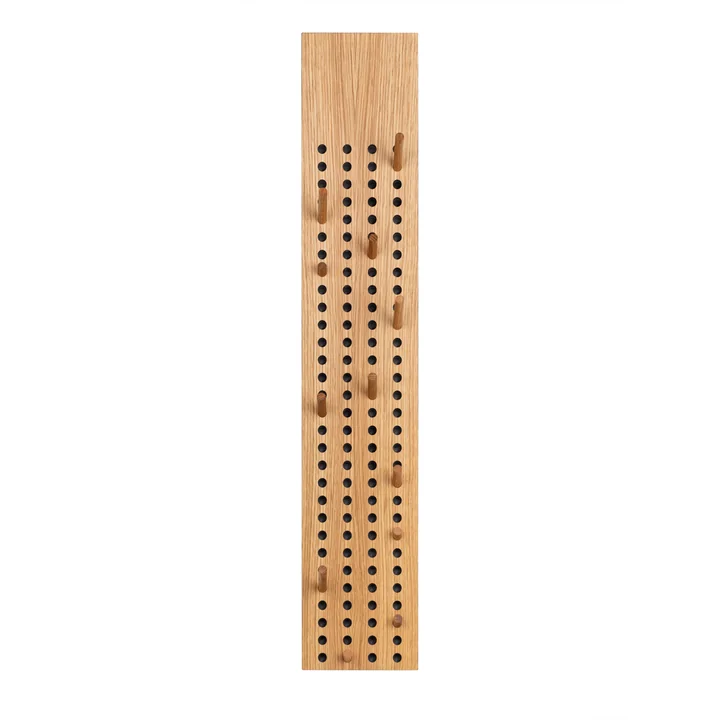 Scoreboard Garderobe gross vertikal von We Do Wood in Eiche natur
