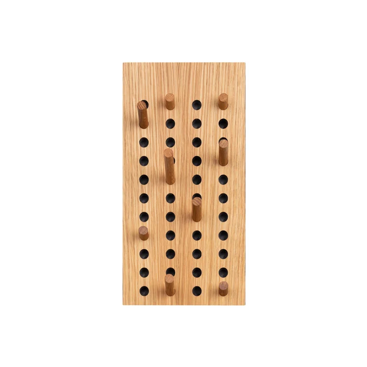 Scoreboard Garderobe klein vertikal von We Do Wood in Eiche natur