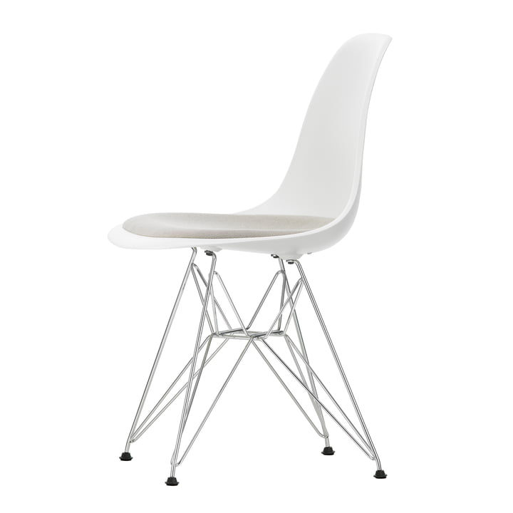 Eames Plastic Side Chair DSR mit Sitzpolster von Vitra in verchromt / weiss (Filzgleiter basic dark)