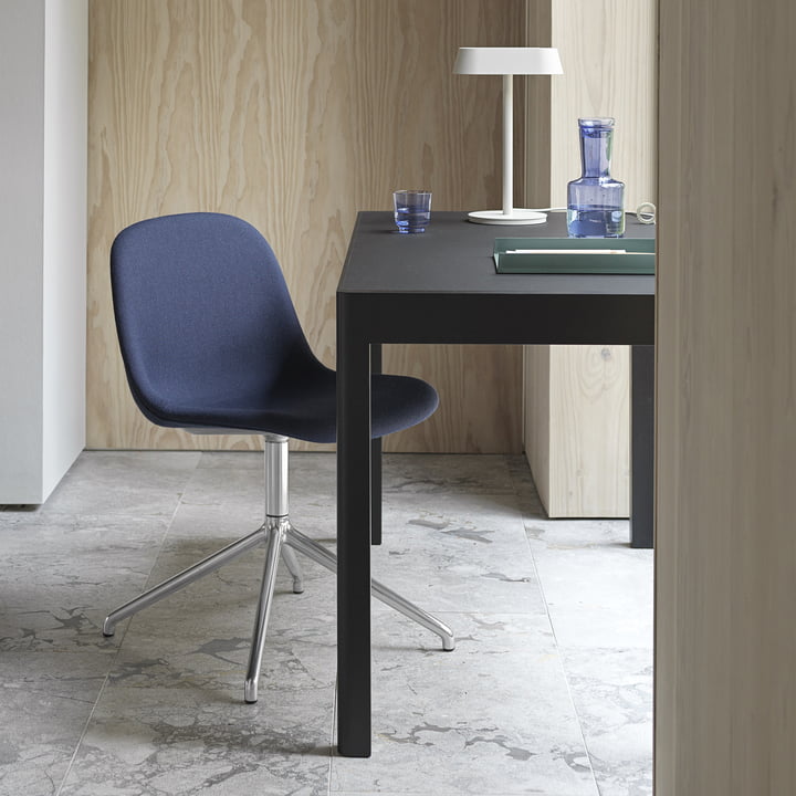 Workshop Schreibtisch von Muuto in der Ausführung Eiche schwarz