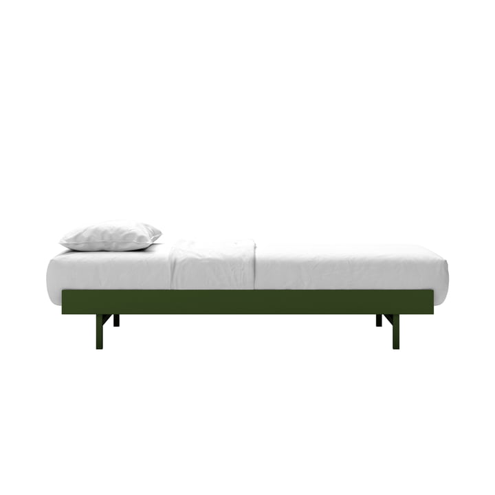 Bett von Moebe in pine green