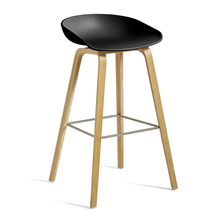 About A Stool AAS 32 H 75 cm, Eiche matt lackiert / Edelstahl / schwarz von HAY