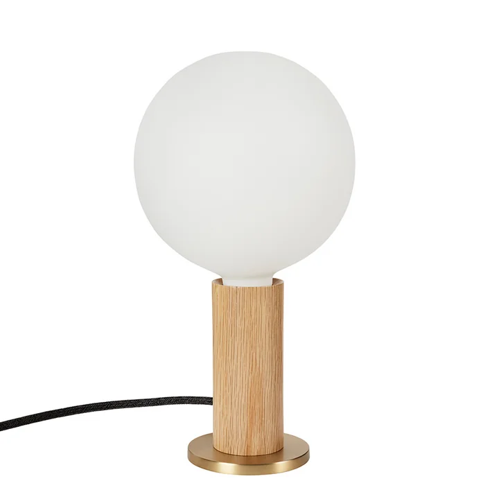 Oak Knuckle Tischleuchte, Eiche / Messing inklusive Sphere IV LED-Leuchtmittel E27 8W, Ø 15 cm, weiss matt von Tala.