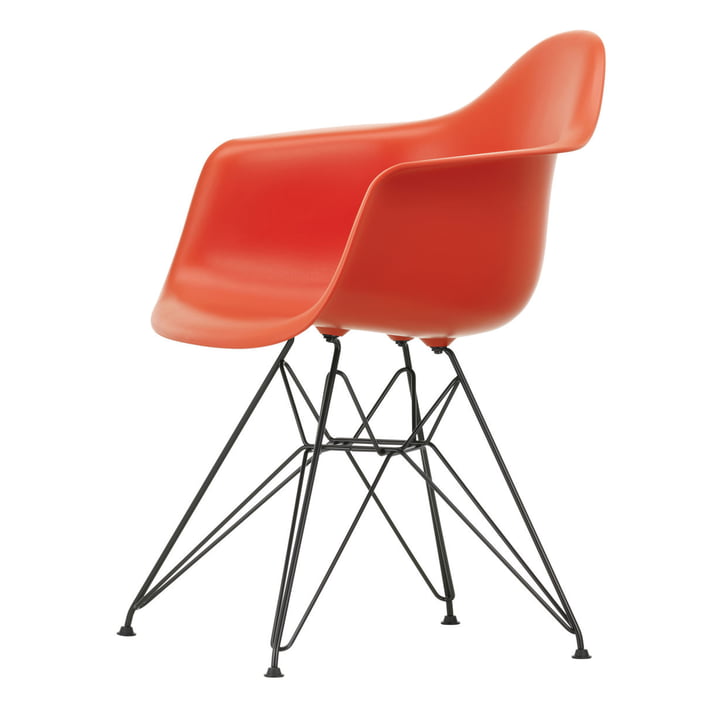 Eames Plastic Armchair DAR von Vitra in der Ausführung basic dark / poppy red