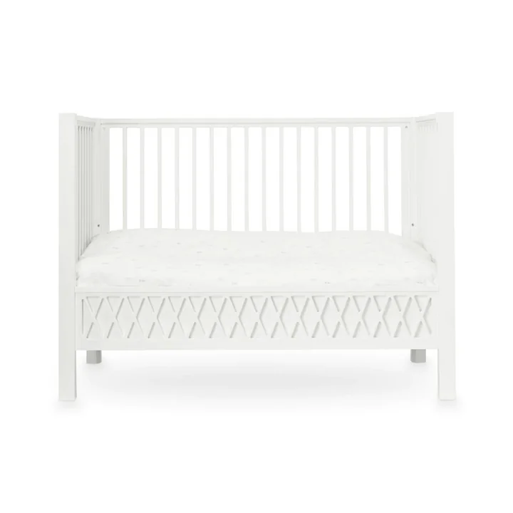 Harlequin Babybett von Cam Cam Copenhagen in der Farbe weiss