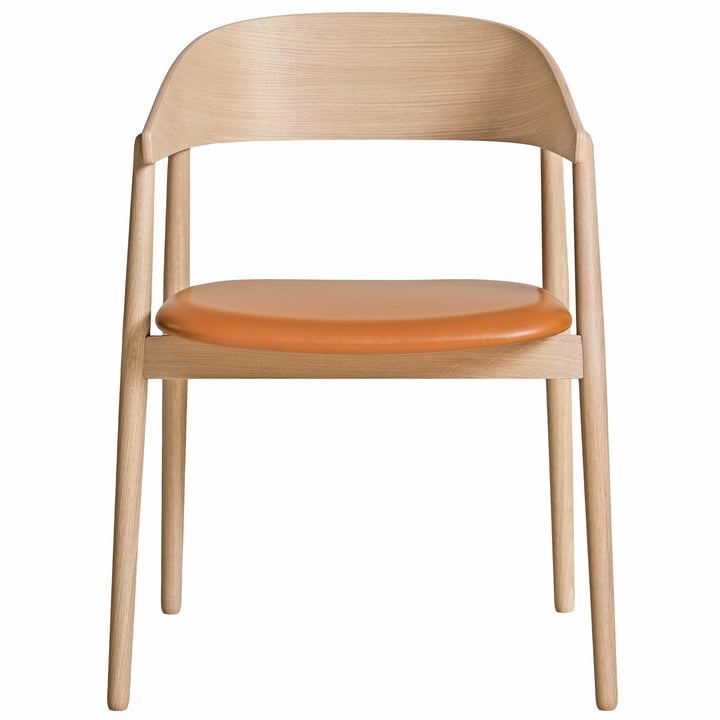AC2 Stuhl von Andersen Furniture in der Ausführung Eiche weiss pigmentiert / Leder cognac