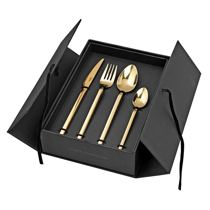 Das Hune Besteck-Set von Broste Copenhagen in Gold (16 tlg.)