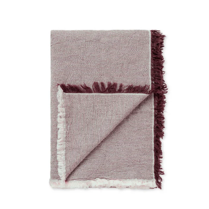 Die Daisy Decke von Elvang in der Ausführung light plum