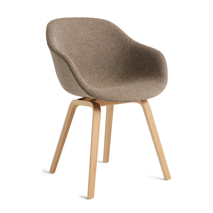 About A Chair AAC 223, Eiche lackiert / Hallingdal 270 von HAY