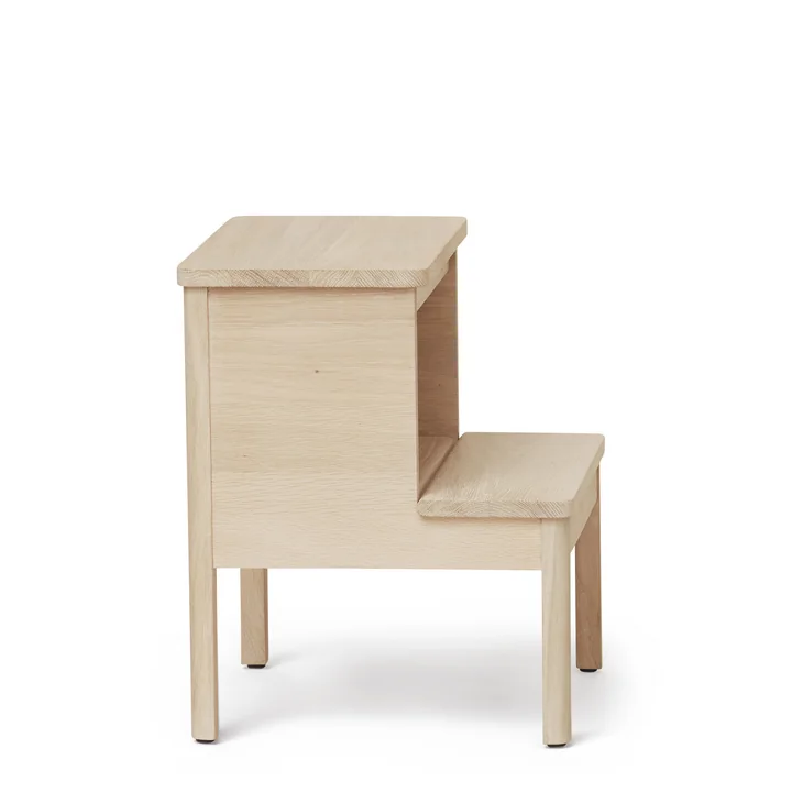 A Line Tritthocker von Form & Refine