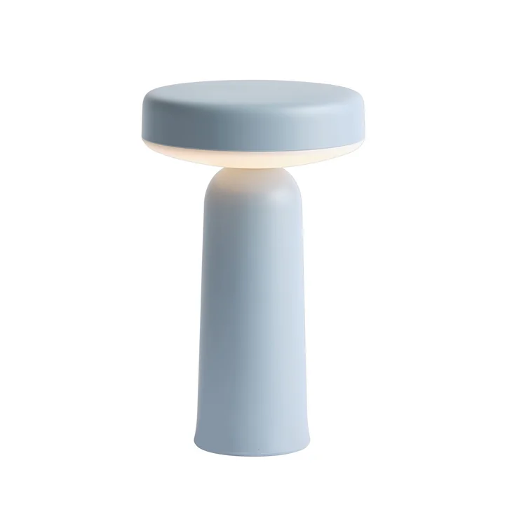 Ease Portable LED Outdoor Akkuleuchte von Muuto in der Farbe hellblau