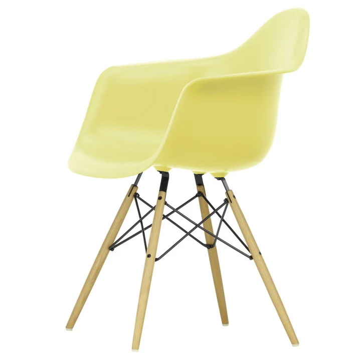 Eames Plastic Armchair von Vitra