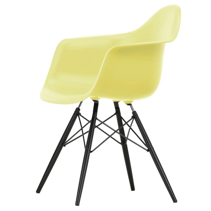 Eames Plastic Armchair von Vitra