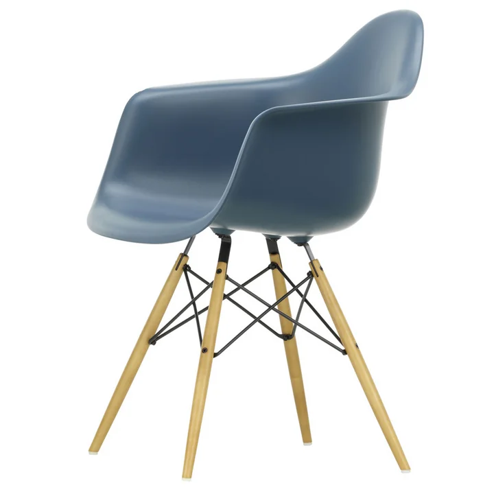 Eames Plastic Armchair von Vitra