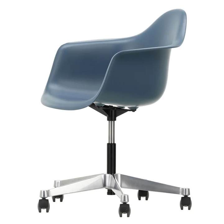 Eames Plastic Armchair von Vitra