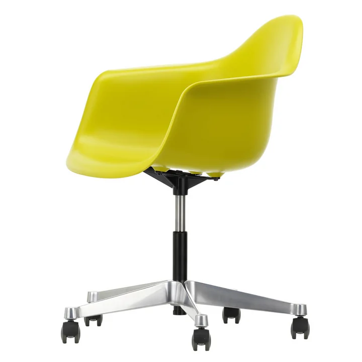 Eames Plastic Armchair von Vitra
