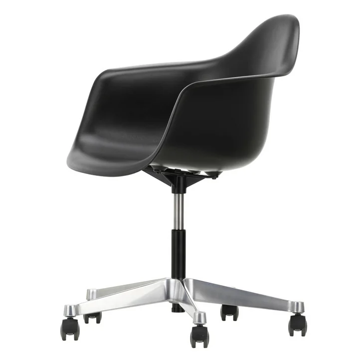Eames Plastic Armchair von Vitra