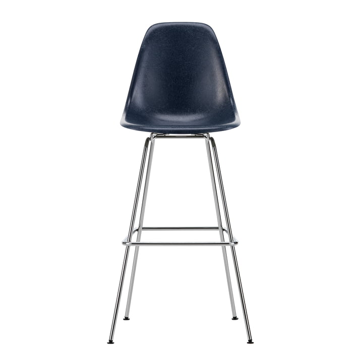 Eames Fiberglass Barstuhl, hoch, verchromt / navy blue von Vitra