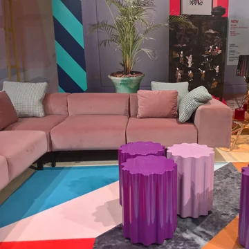 Mailänder Messe: Sofa Largo von Kartell in Rosa