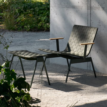 &Tradition - Ville AV45 Outdoor Lounge Chair mit Armlehnen und AV46 Outdoor Fusshocker