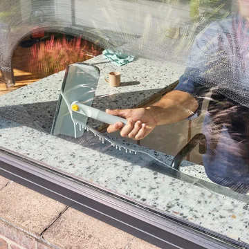 Joseph Joseph - CleanTech 2-in-1 Mikrofaser-Fensterwischer und -abzieher, stone