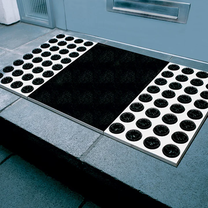 Saubere Sohlen mit der Radius Design Feet-back II Fussmatte in Schwarz