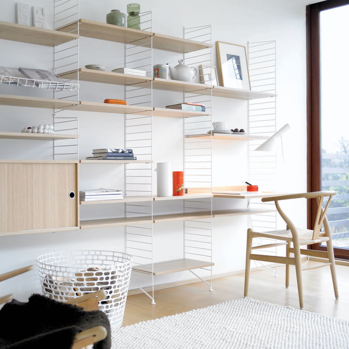 String Regalsystem, Eiche / weiß, Ambiente