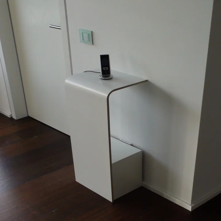 Die Fon Konsole von Tojo passt auch in den kleinsten Flur