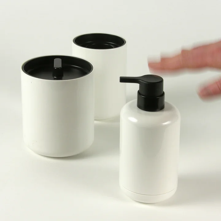 Lunar Badezimmer-Serie von Authentics