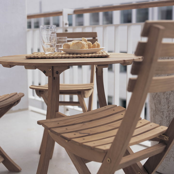 Frühstück auf dem Balkon mit dem Vendia Tisch und Stühlen von Skagerak