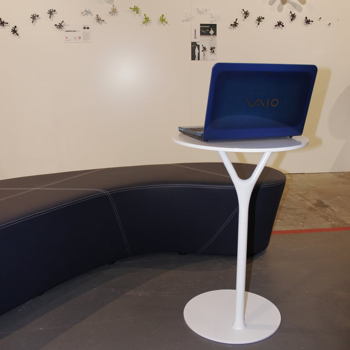 Der Wishbone Table als Notebook-Tisch