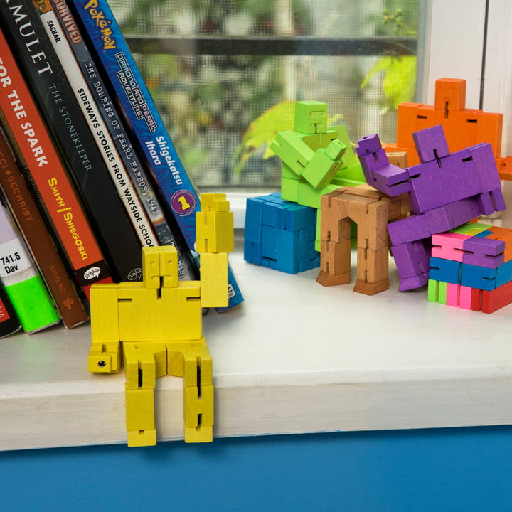 Der bunte Cubebot von Areaware aus Buchenholz