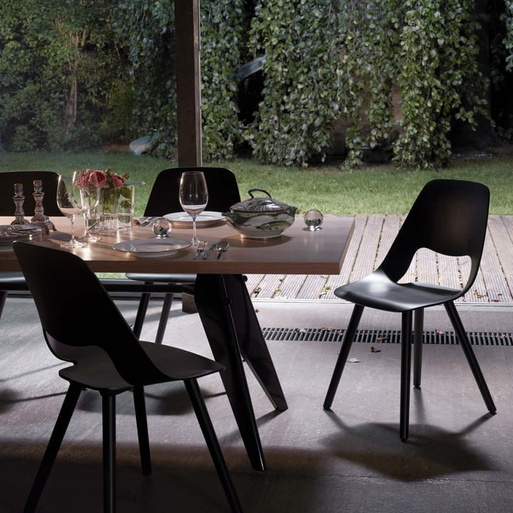 Em Table Esstisch von Vitra Eiche in natur/ schwarz