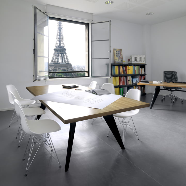 EM Table Esstisch und Eames Plastic Side Chair DSR von Vitra