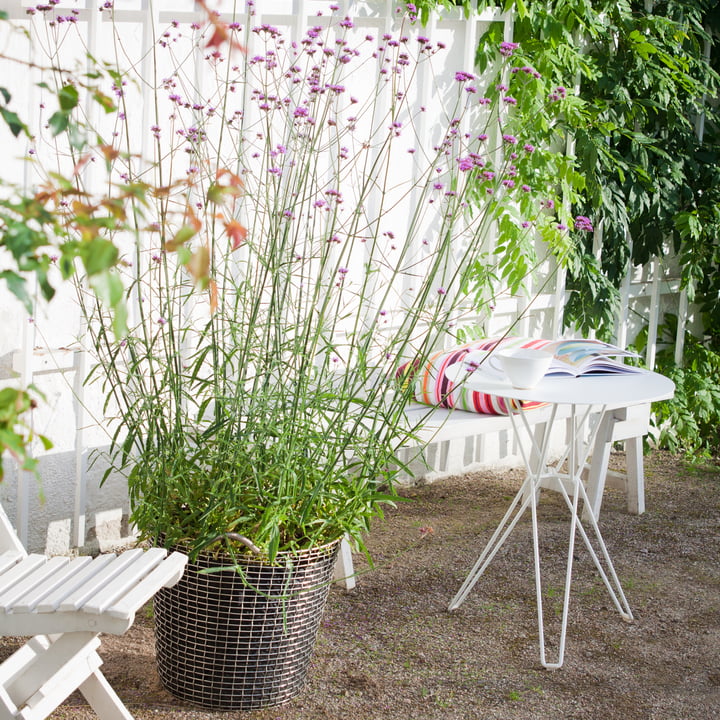 Drahtkorb für Pflanzen im Garten