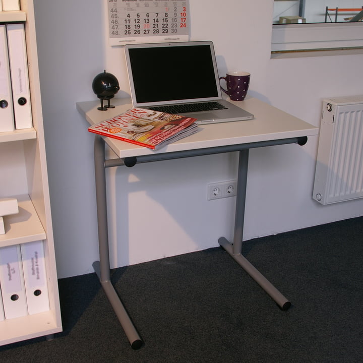 Flötotto - School Table, T-Gestell / Ambiente Zeitschrift