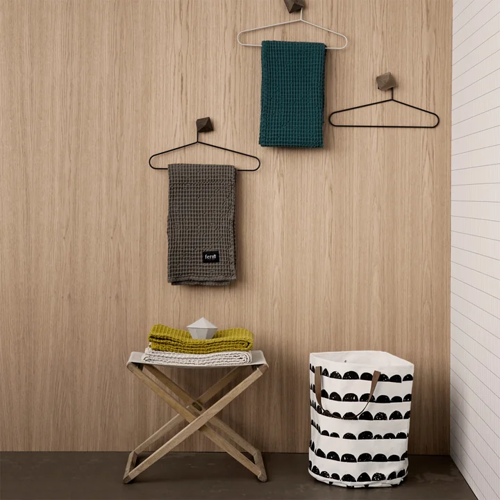 Organic Badetuch und Wäschekorb Half Moon von Ferm Living