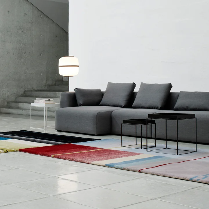 Tray Table und Mags Soft Sofa von HAY
