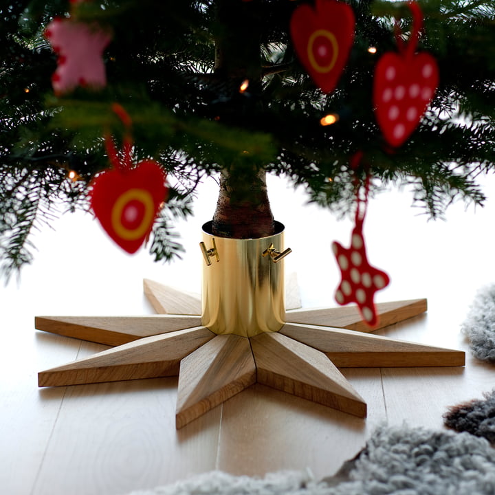 Stella Christbaumständer von Skagerak in Teak