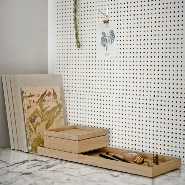 Die Nomad Box von Skagerak auf einem Marmor-Oberfläche