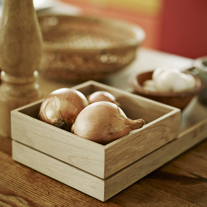 Das Nomad Tray von Skagerak mit Gemüse und Obst