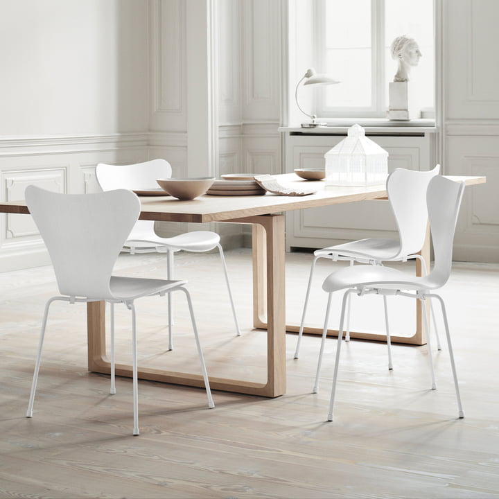 Serie 7 Stuhl, Monochrom weiss von Fritz Hansen