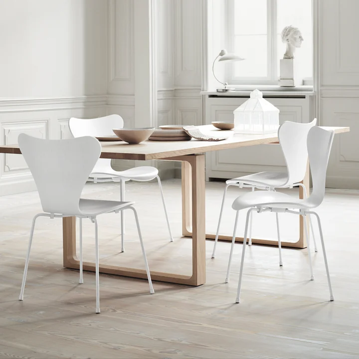 Serie 7 Stuhl, Monochrom weiss von Fritz Hansen