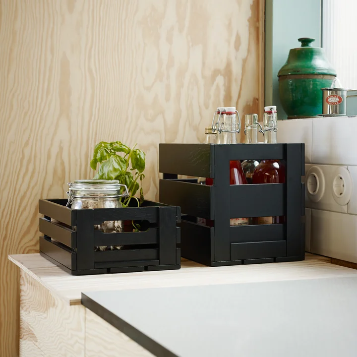 Die schwarzen Dania Boxen von Skagerak in ihren verschiedenen Grössen