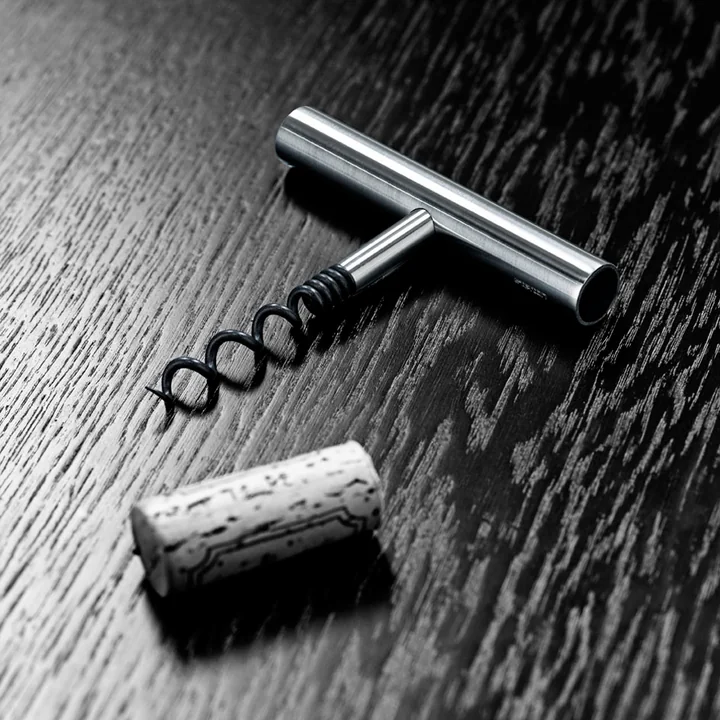 Der Korkenzieher von Stelton mit einem Korken