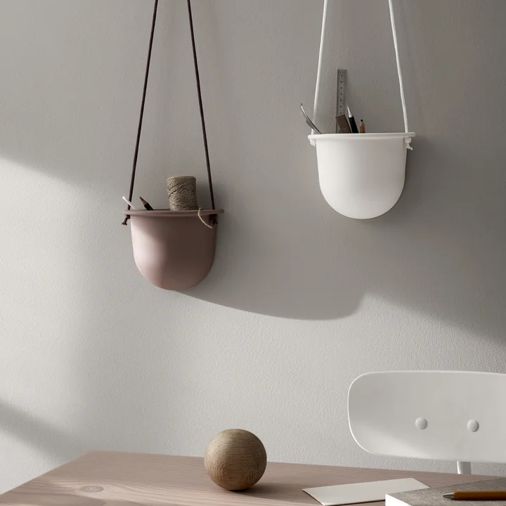 Der Hanging Vessel hängender Keramikblumentopf von Audo