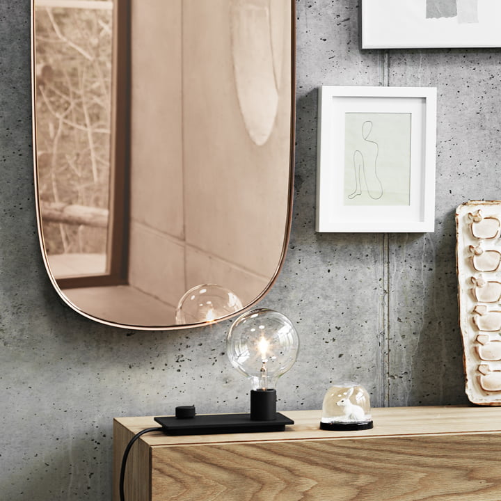 Der Framed Mirror und die Control Tischleuchte von Muuto