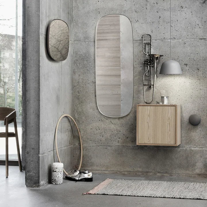 Der Framed Mirror, die Ambit Pendelleuchte und das Stacked Regalmodul